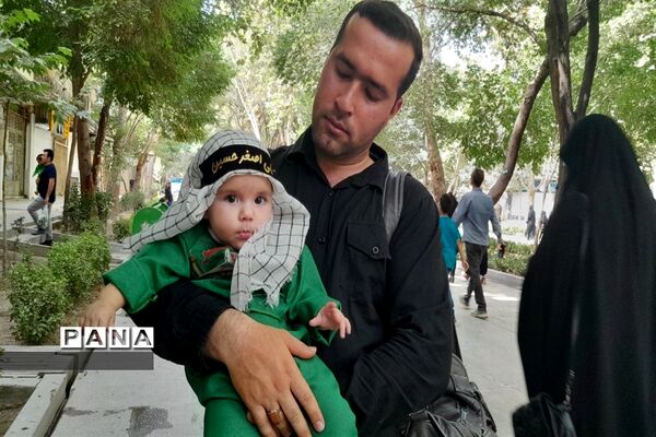 مراسم شیرخوارگان حسینی  در گذر فرهنگی چهارباغ اصفهان