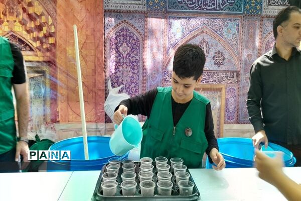 مراسم شیرخوارگان حسینی  در گذر فرهنگی چهارباغ اصفهان