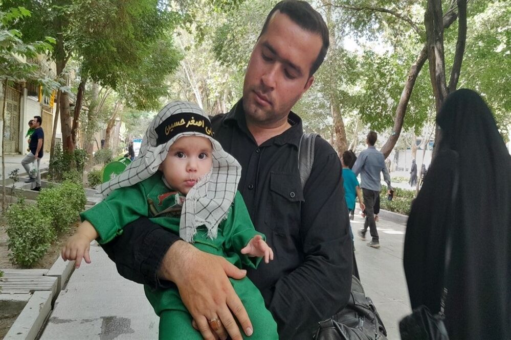 مراسم شیرخوارگان حسینی  در گذر فرهنگی چهارباغ اصفهان