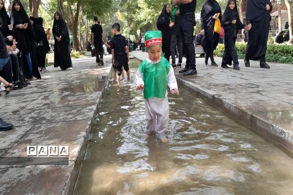 مراسم شیرخوارگان حسینی  در گذر فرهنگی چهارباغ اصفهان