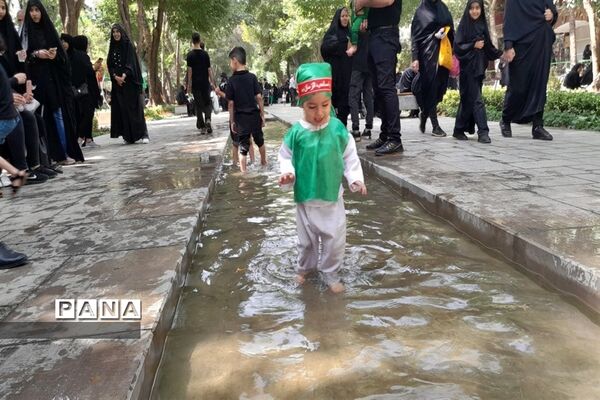 مراسم شیرخوارگان حسینی  در گذر فرهنگی چهارباغ اصفهان