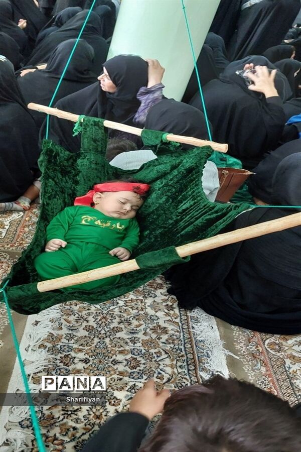 مراسم شیرخوارگان حسینی در مصلی شهر گز برخوار