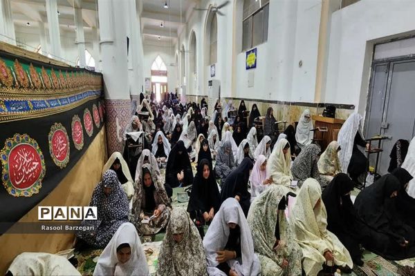 قرائت بیانیه عفاف و حجاب در نماز جمعه بافق توسط رئیس مجلس دانش‌آموزی دختران بافق