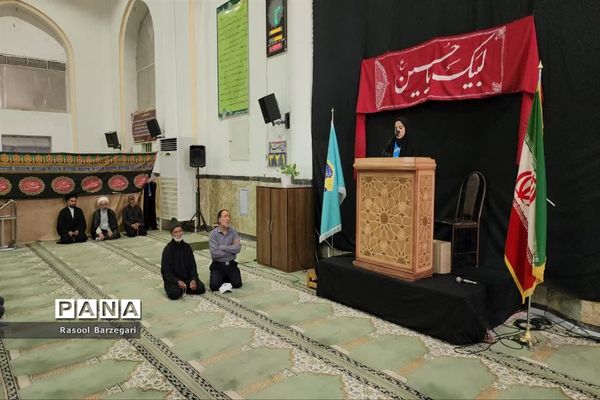 قرائت بیانیه عفاف و حجاب در نماز جمعه بافق توسط رئیس مجلس دانش‌آموزی دختران بافق