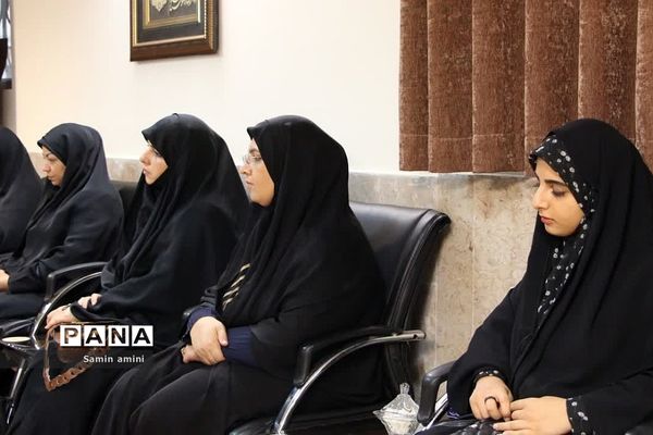 تقدیر از بانوان محجبه ورزشکار رودهن توسط امام جمعه