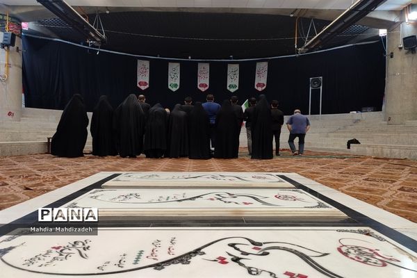 حال و هوای گلزار شهدای گمنام مشهد مقدس در ماه عزای اشرف اولاد آدم