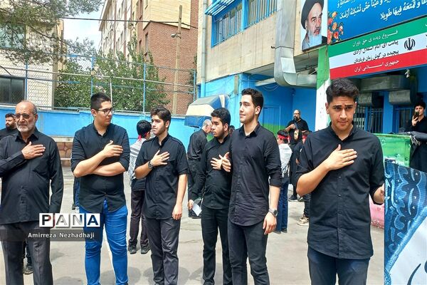 دسته عزاداری و سینه‌زنی دانش‌آموزان و کارکنان آموزش و پرورش منطقه ۸