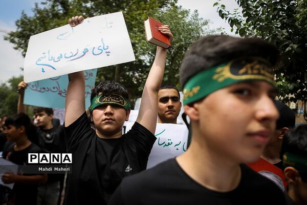 تجمع نمایندگان هیات‌های دانش‌آموزی مقابل سفارت سوئد