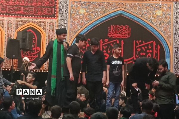 عزاداری دانش‌آموزان شیرازی در مسجد خاتم‌الانبیاء