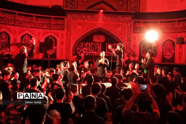 مراسم سوگواری دانش‌آموزان دختر و پسر متوسطه اول و دوم در مسجد خاتم الانبیاء