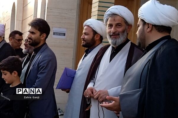مراسم سوگواری دانش‌آموزان دختر و پسر متوسطه اول و دوم در مسجد خاتم الانبیاء
