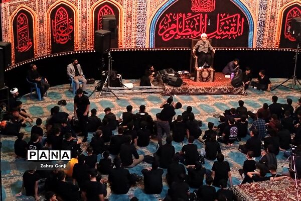 مراسم سوگواری دانش‌آموزان دختر و پسر متوسطه اول و دوم در مسجد خاتم الانبیاء