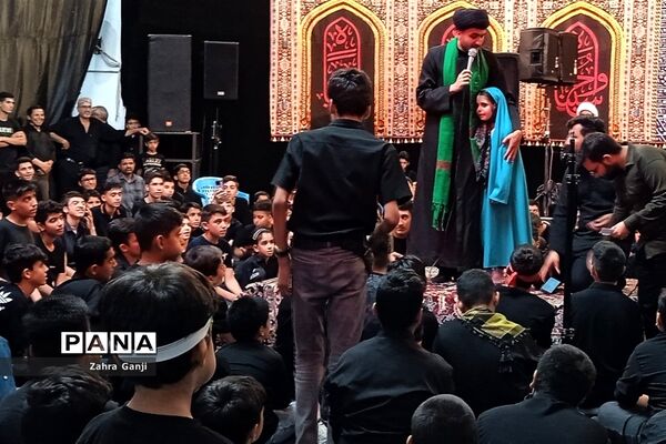 مراسم سوگواری دانش‌آموزان دختر و پسر متوسطه اول و دوم در مسجد خاتم الانبیاء