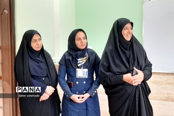 بازدید ناظران استانی از کانون ارزیابی و مصاحبه آزمون استخدامی آموزگاران منطقه رودهن