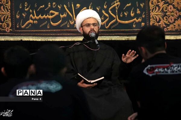 حضور دانش‌آموزان منطقه ۴ در همایش عاشورایی شاگرد کلاس حسینم