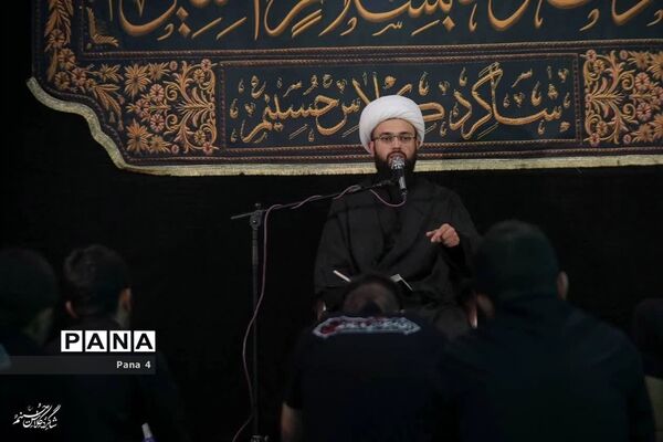 حضور دانش‌آموزان منطقه ۴ در همایش عاشورایی شاگرد کلاس حسینم