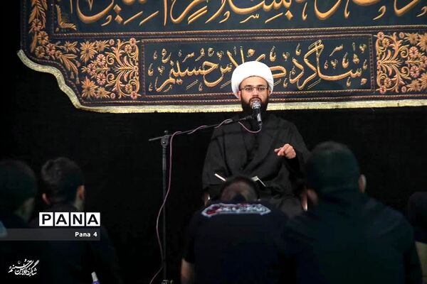 حضور دانش‌آموزان منطقه ۴ در همایش عاشورایی شاگرد کلاس حسینم