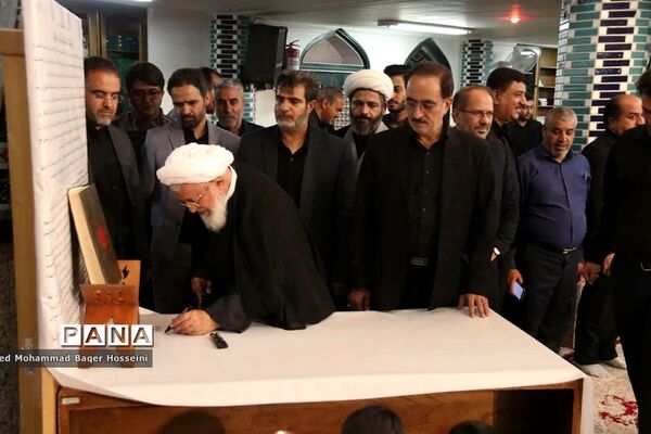 ندای لبیک به امام حسین (ع)‌ دانش‌آموزان ‌یزدی در همایش ‌احلی من العسل