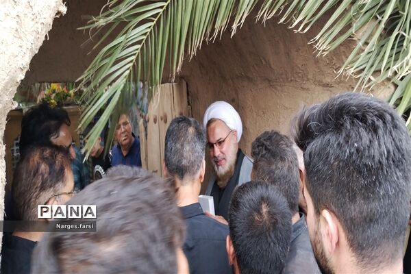 افتتاح نمایشگاه «غنچه‌های خونین» جعفرآباد قم