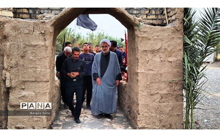 نمایشگاه«غنچه‌های خونین» جعفرآباد قم افتتاح شد