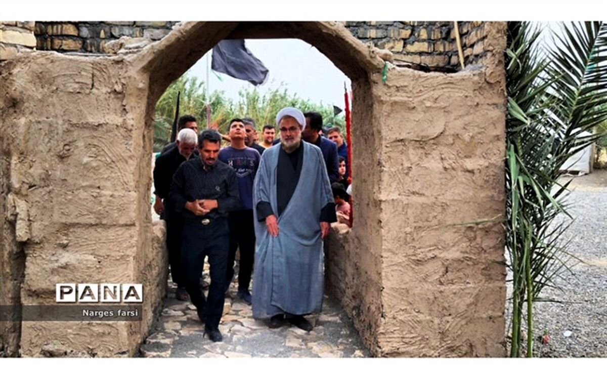 نمایشگاه«غنچه‌های خونین» جعفرآباد قم افتتاح شد