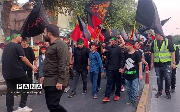 راهپیمایی اعتراضی دانش‌آموزان دهه هشتادی و نودی به هتک حرمت قرآن/ فیلم