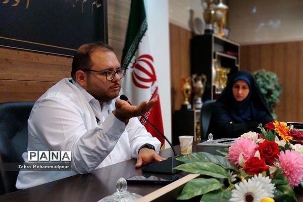 برگزاری کارگاه سواد رسانه با حضور فرمانده واحدهای بسیج دانش‌آموزی در ناحیه یک بهارستان