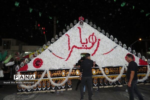 دسته های زنجیر زنی در شب تاسوعای حسینی در شهر قیامدشت