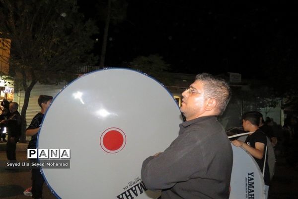 دسته های زنجیر زنی در شب تاسوعای حسینی در شهر قیامدشت