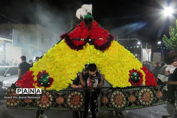 دسته های زنجیر زنی در شب تاسوعای حسینی در شهر قیامدشت