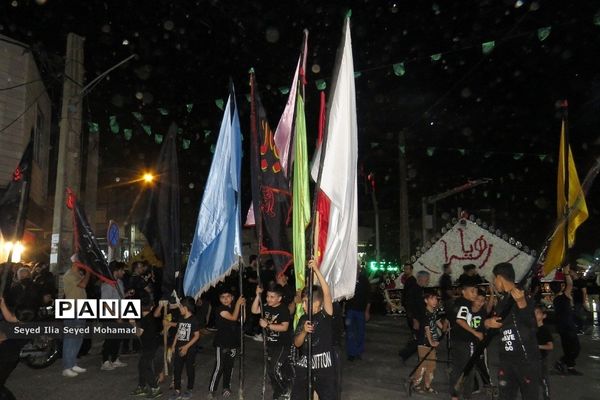 دسته های زنجیر زنی در شب تاسوعای حسینی در شهر قیامدشت