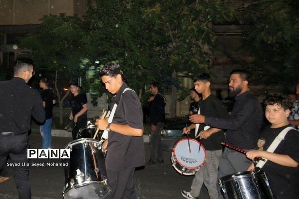 دسته های زنجیر زنی در شب تاسوعای حسینی در شهر قیامدشت