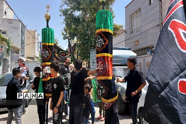 دسته عزاداری مردم چرمخوران کرج در تاسوعای حسینی