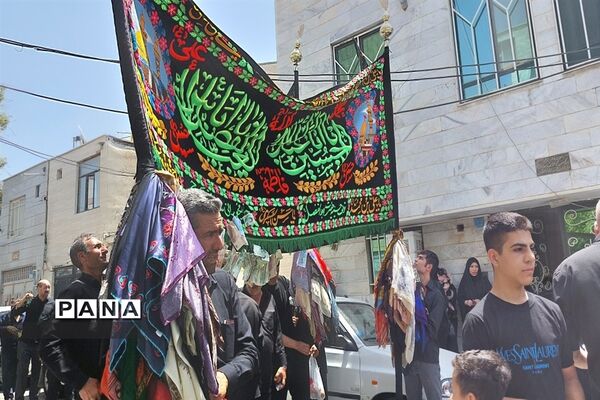 دسته عزاداری مردم چرمخوران کرج در تاسوعای حسینی