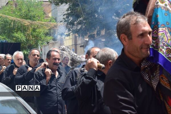 دسته عزاداری مردم چرمخوران کرج در تاسوعای حسینی