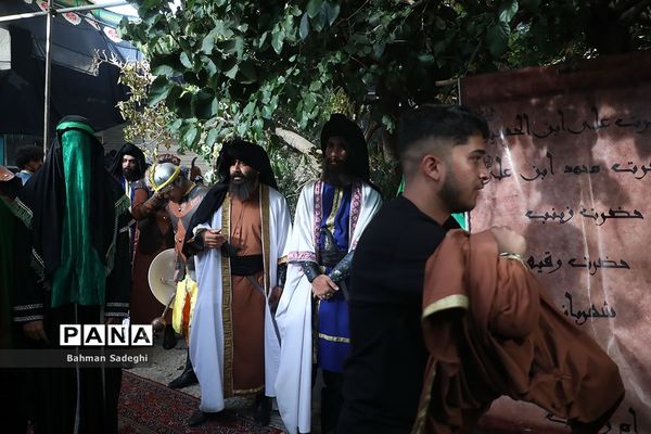کاروان نمادین کربلا در روز تاسوعای حسینی در اصفهان