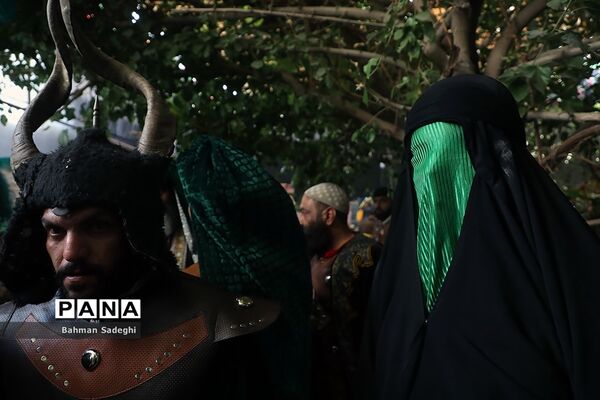 کاروان نمادین کربلا در روز تاسوعای حسینی در اصفهان