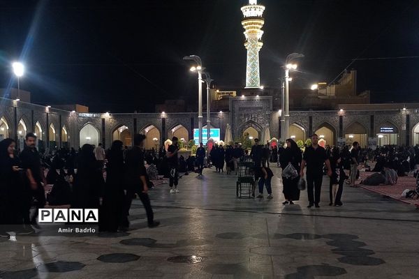 حال و هوای حرم مطهر رضوی در دهمین شب از ماه محرم