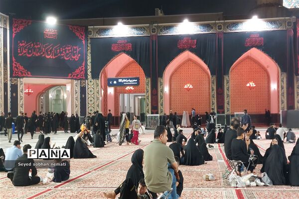 حال و هوای حرم مطهر رضوی در شب عاشورای حسینی