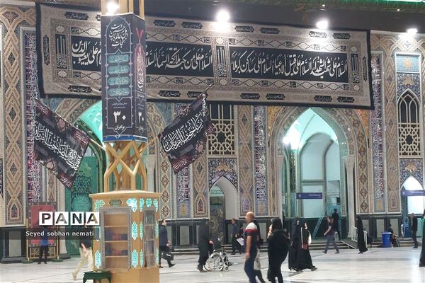 حال و هوای حرم مطهر رضوی در شب عاشورای حسینی