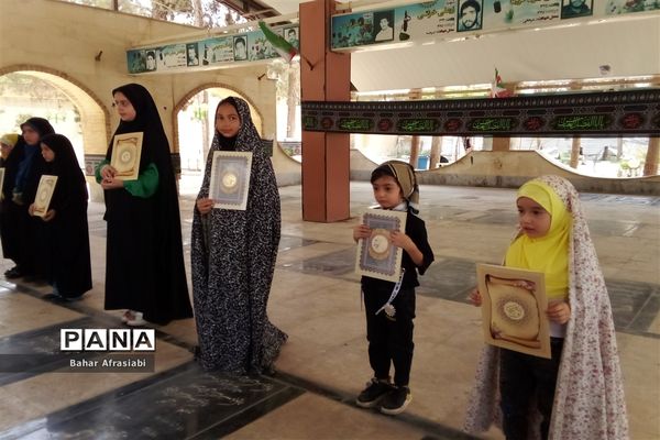 مراسم تقدیر از برگزیدگان مسابقه مجازی زیباتر از گل در شهرستان رباط‌کریم