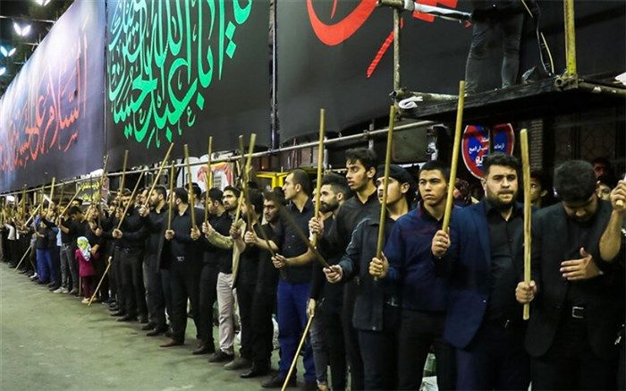 روایت خبرنگار پانا از برگزاری مراسم چوب‌زنی در عزاداری محرم در منطقه رودهن/فیلم