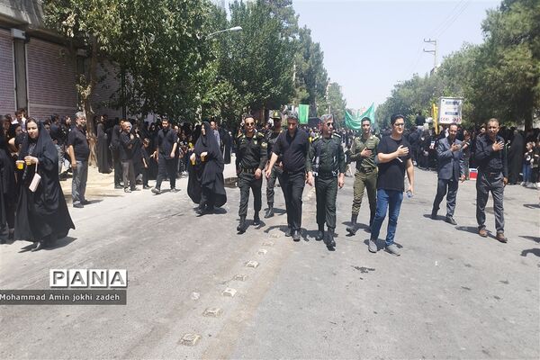 برگزاری عزاداری ظهر عاشورا حسینی در شهرستان رباط‌کریم