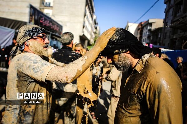 آیین سنتی «گِل مالی» لرستانی‌‎های مقیم تهران