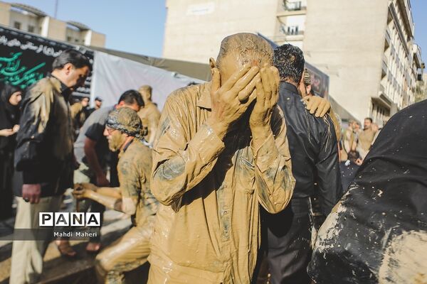 آیین سنتی «گِل مالی» لرستانی‌‎های مقیم تهران