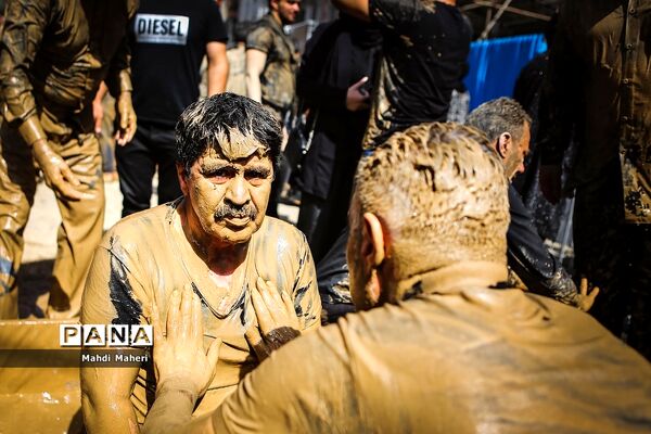 آیین سنتی «گِل مالی» لرستانی‌‎های مقیم تهران