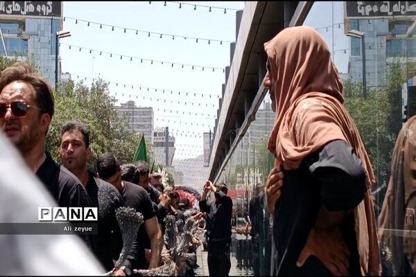 حرکت هیات‌های مذهبی و دسته‌های عزاداری به سمت حرم مطهر رضوی