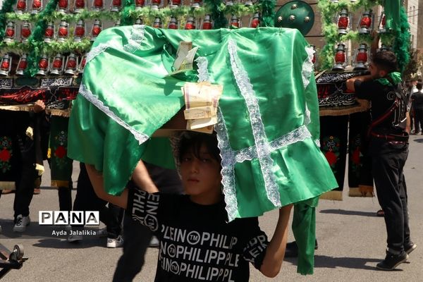 شور حسینی مردم اسلامشهر در روز عاشورا