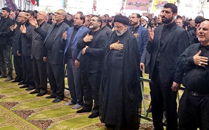 حضور آیت الله رئیسی در اجتماع عزاداران حسینی در مصلای نماز جمعه دانشگاه تهران