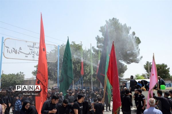 دسته زنجیر‌زنی در آرامگاه  مدرس کاشمر